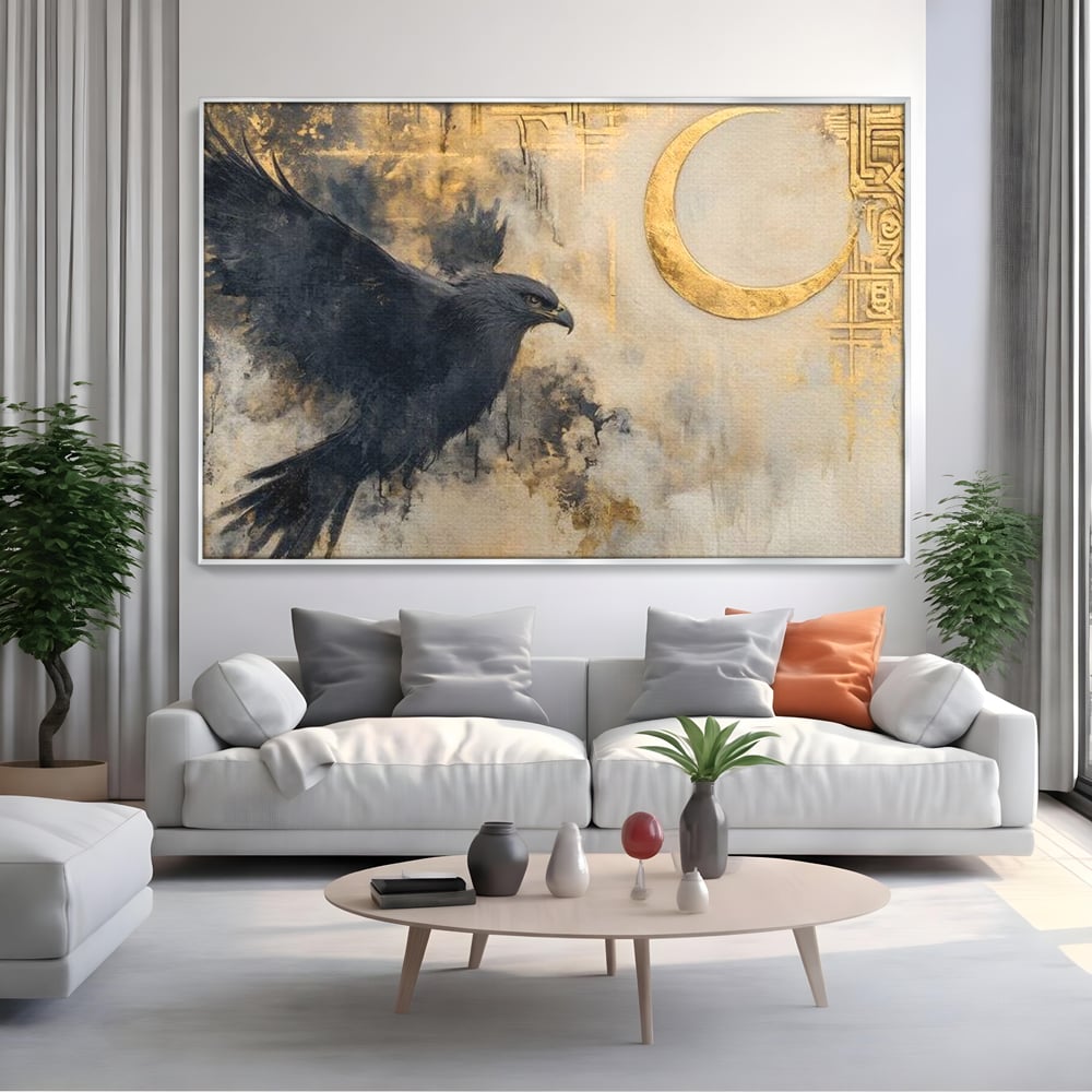 Tablou canvas cu tablou canvas cu vultur si semiluna aurie, in rama de aluminiu argintiu, pe perete intr-un living